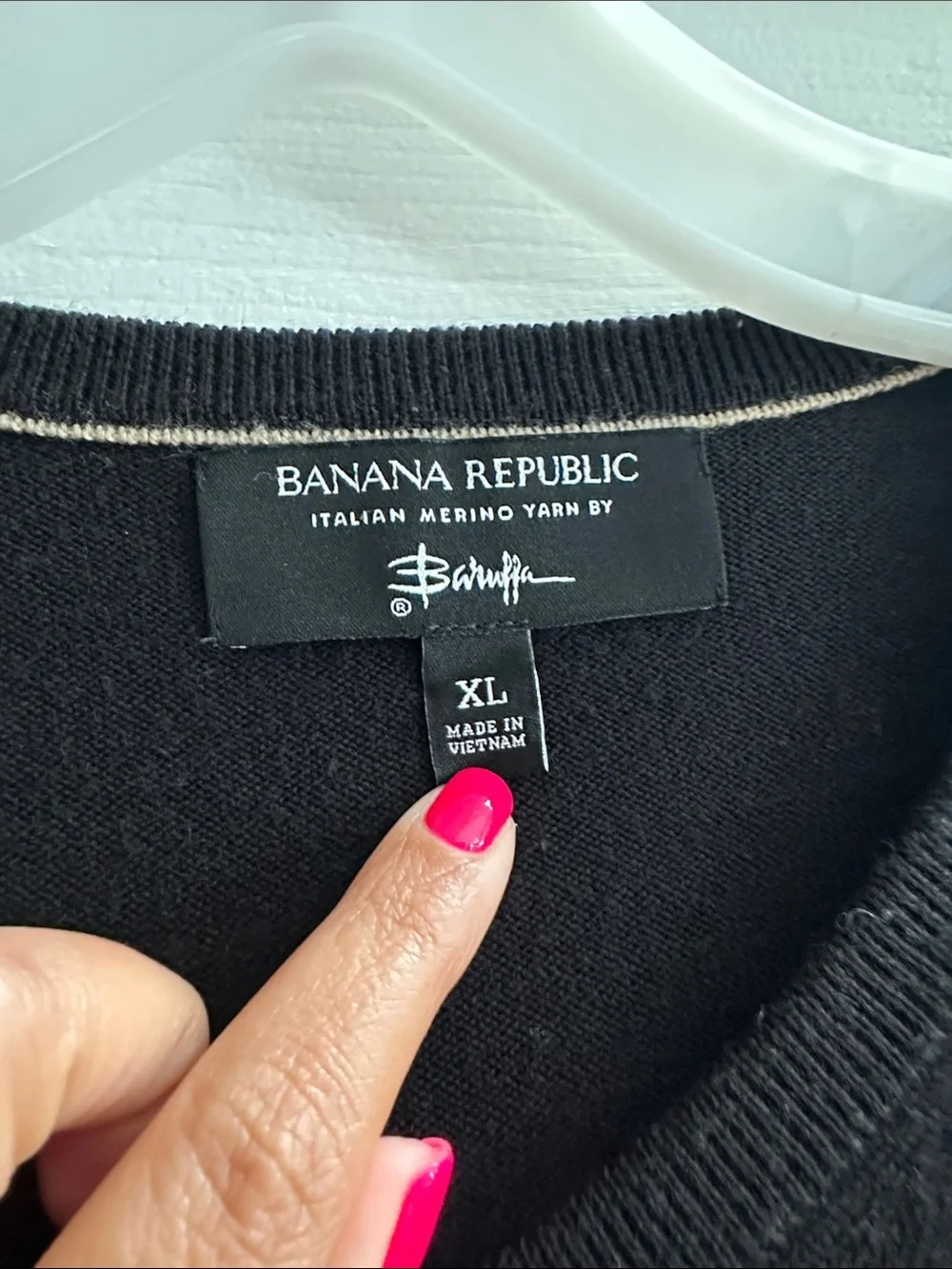 Banana Republic Italian Merino Wool Extra Fine Men’s XL Black V Neck Sweater